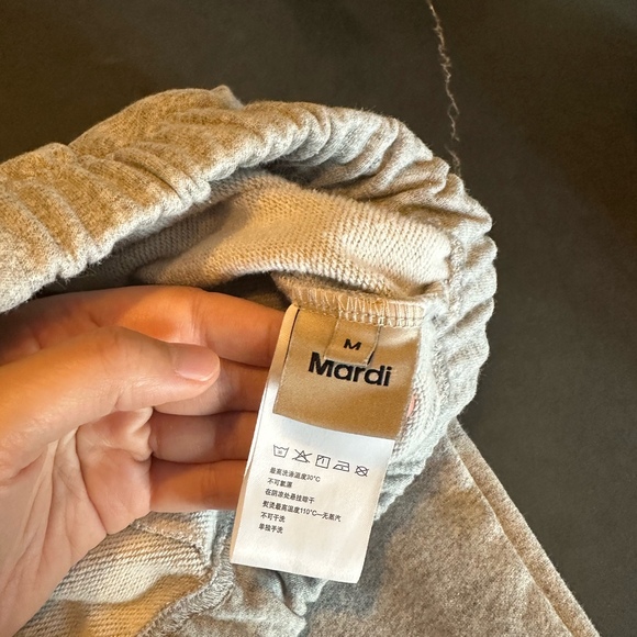 Mardi Daisy Embroidery Grey Sweatpants - Picture 10 of 11